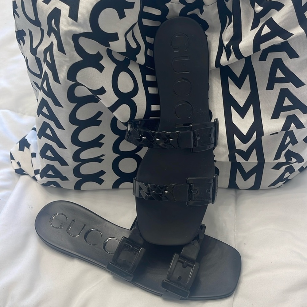 Beautiful Sleek Black Gucci Sandals